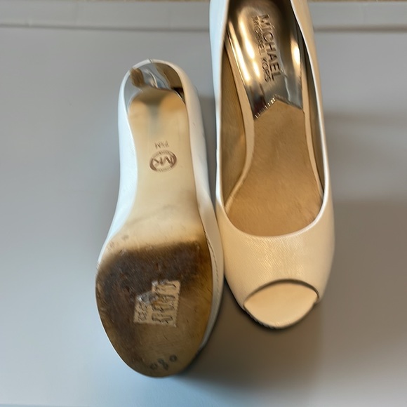 White platform heels - Picture 9 of 9